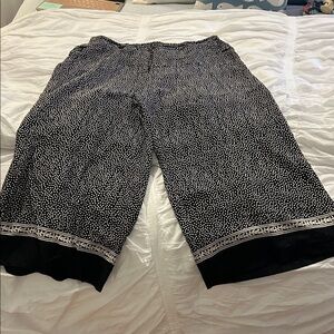 Black & White Printed Cropped Pants